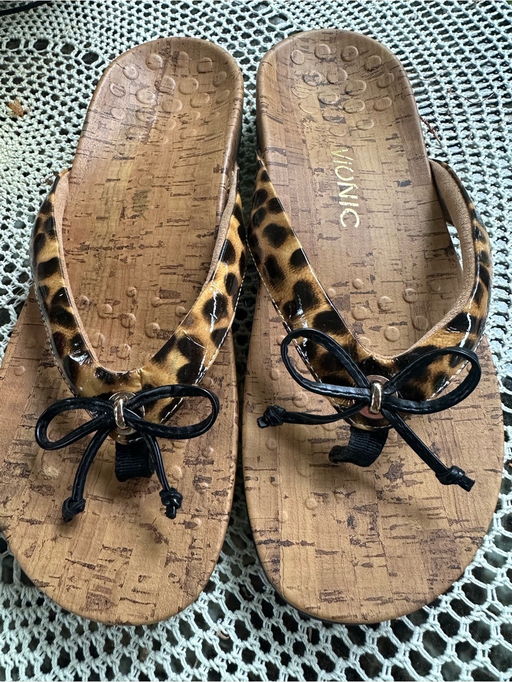 Vionic Cassie Leopard Print Flip Flop Sandals with Black Bow